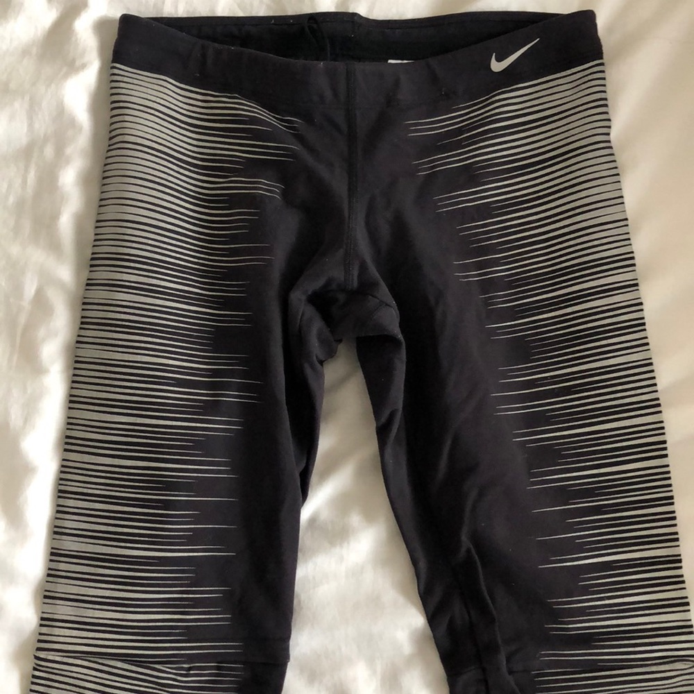 Nike Dri-Fit Glow Cropped Leggings